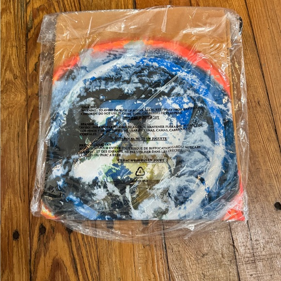 Wake Up World Streetwear Women’s Size Small - Picture 5 of 5